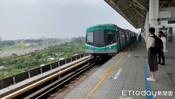 ▲高雄捷運,青埔站,紅線,高雄新市鎮。（圖／記者謝婷婷攝）