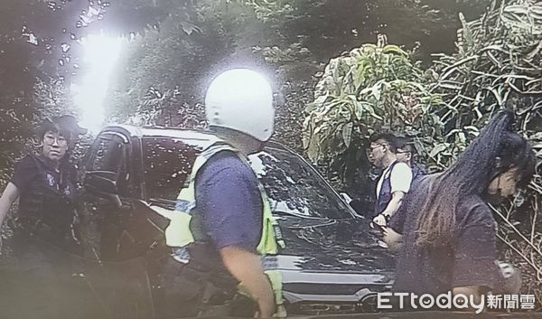 ▲恐怖情人揚言一起要完　女警尾隨live實況路名救了她一命。（圖／記者陳凱力翻攝）