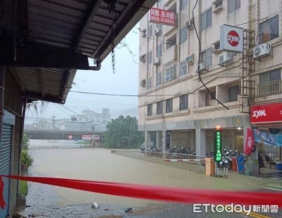 ▲▼新竹市元培街淹水。（圖／讀者提供）
