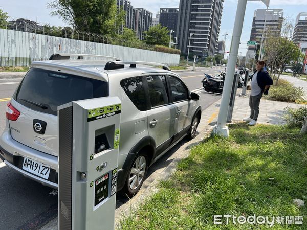 ▲台南市政府智慧停車柱全數4000席已全數完成建置，20日起啟用北區、中西區、南區、安平區、仁德區、東區及永康區等823席智慧停車格。（圖／記者林悅翻攝，下同）