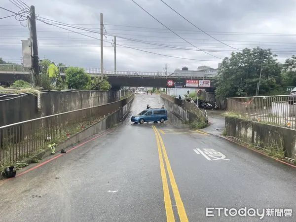 ▲▼可以出門上班了　新竹市淹滿的三姓橋已完成排水。（圖／記者陳凱力翻攝）