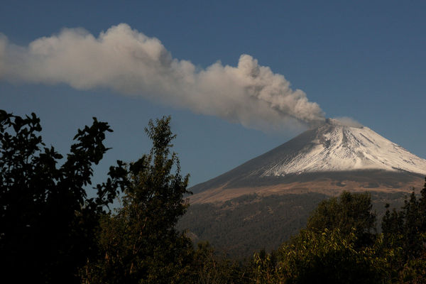 ▲▼ 墨西哥全境第二高的波波卡特佩特火山（Popocatepetl）近來火山活動頻繁。（圖／路透）