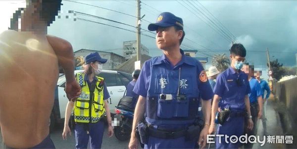 ▲東港警分局新園分駐所員警員到場處理          。（圖／記者陳崑福翻攝）