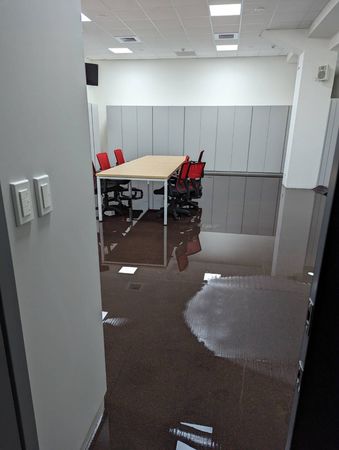 新竹棒球場也淹了。（圖／翻攝自黃揚明臉書）