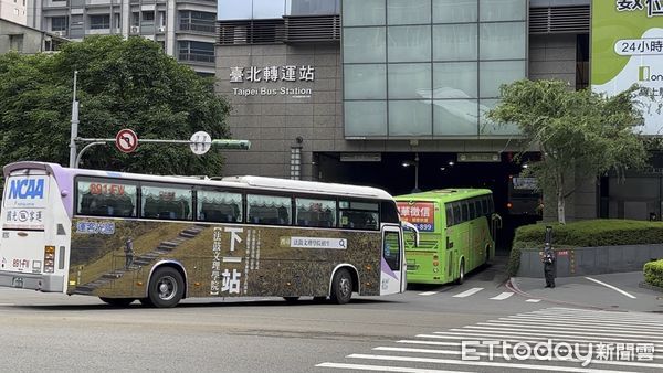 台北轉運站,長途客運站,運輸,購票乘客,京站時尚廣場,百貨,君悅飯店,逛街民眾   。（圖／記者謝婷婷攝）