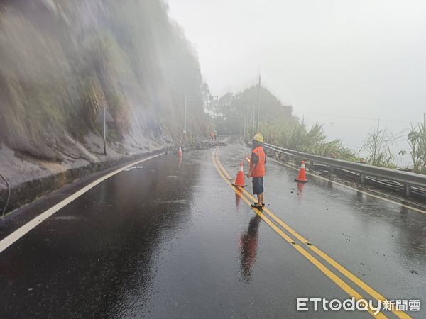 ▲▼阿里山公路落石。（圖／第五區養護工程處阿里山工務段提供）