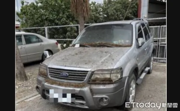 ▲恆春警分局仁壽派出所所長邱泓諭及警員林郁生找到劉女的自小客車            。（圖／記者陳崑福翻攝）