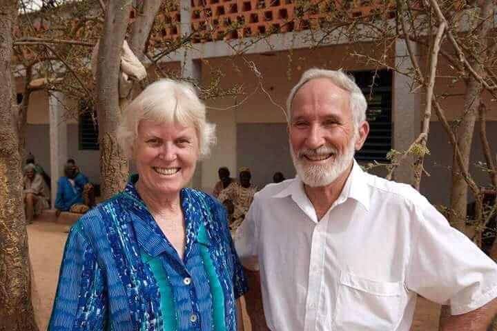 澳洲88歲善心醫生半輩子在非洲救人　遭蓋達綁架關7年獲釋 | ETtod