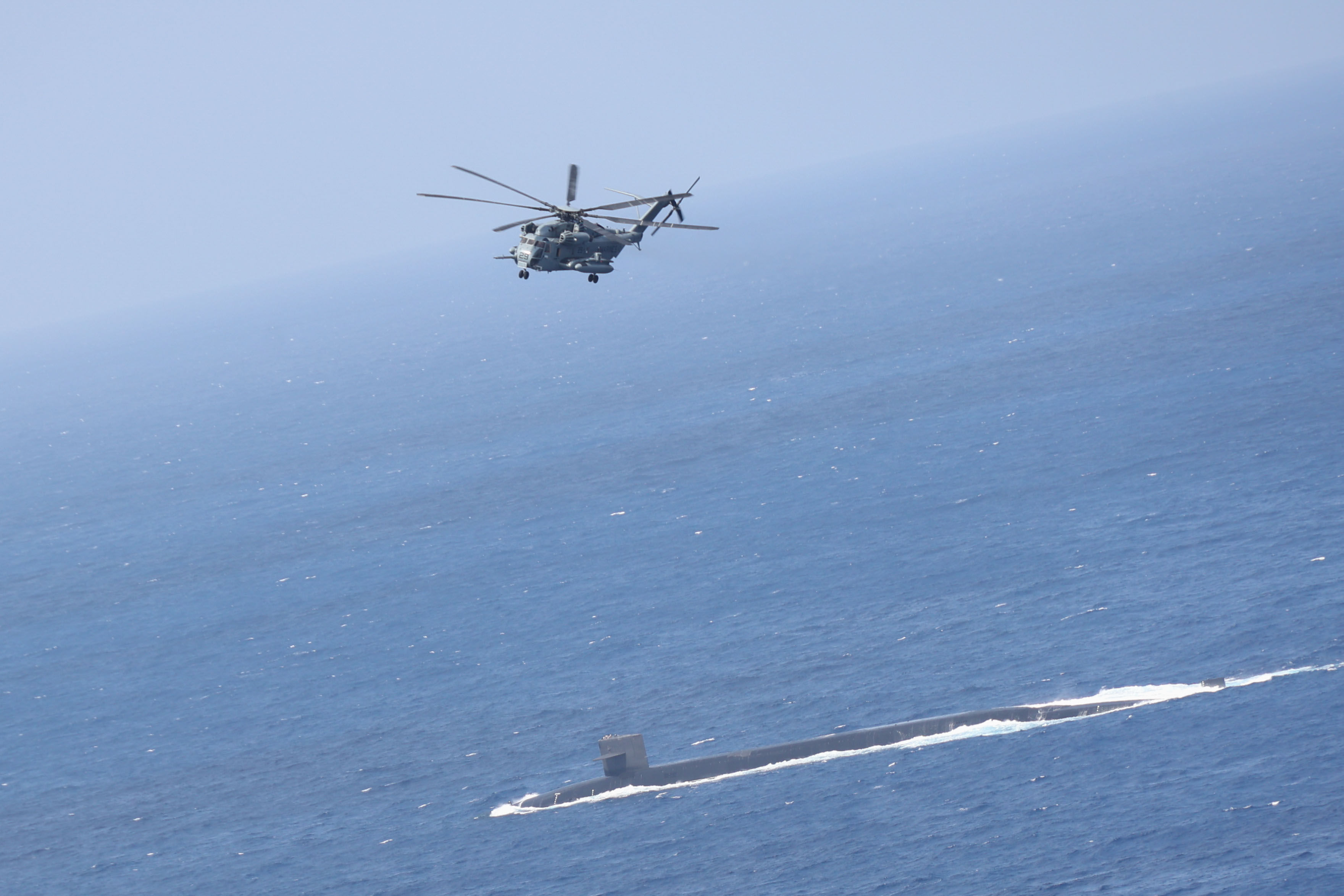 ▲▼美國海軍公開了緬因號5月9日航行至菲律賓海的相片。（圖／Twitter／USNavy）