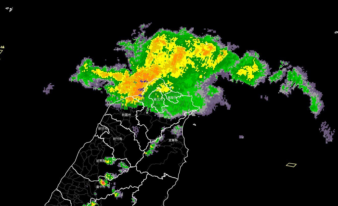 ▲▼雷雨發展軸帶在北部上空持續加碼。（圖／「台灣颱風論壇｜天氣特急」）