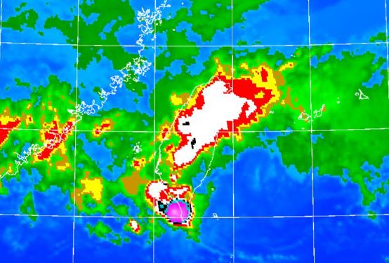 ▲▼鋒面降雨。（圖／記者賴文萱翻攝）