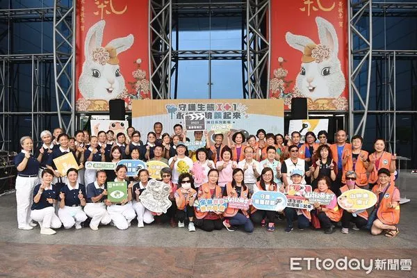 ▲▼  響應世界環境日「山椒魚來了」5/27、5/28攜指定回收物即可兌換電影嘉市邀您用行動愛地球  。（圖／嘉義市政府提供）