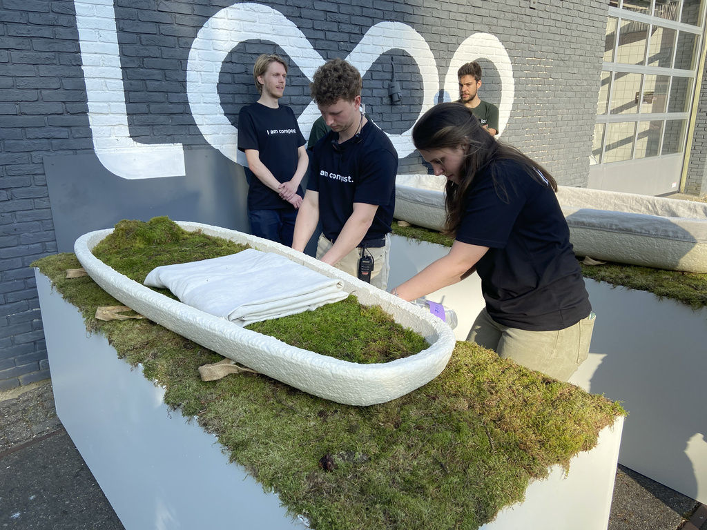 ▲▼荷蘭公司Loop Biotech開發出環保蕈菇棺材和骨灰罈。（圖／達志影像／美聯社）