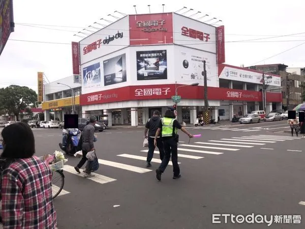 ▲吉安警分局同步執行「擴大取締路口不停讓行人」執法專案勤務。（圖／吉安警分局提供，下同）