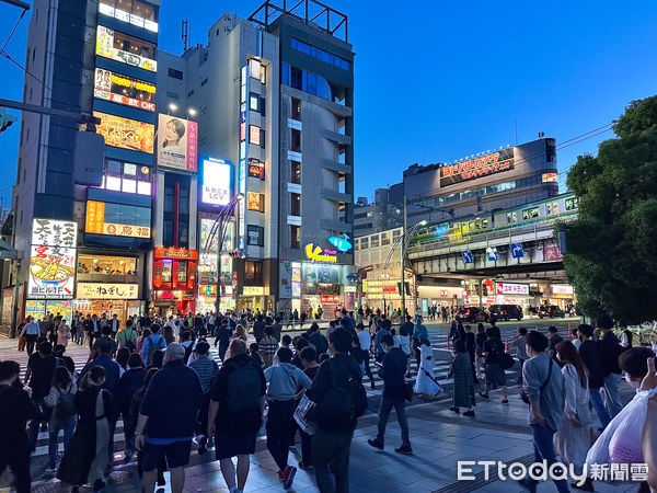 ▲▼東京上野的阿美橫町上商店林立，是不少旅客採買藥妝的首選地點之一。（圖／記者謝盛帆攝）