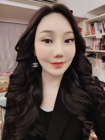 ▲▼命理師沈嶸。（圖／沈嶸提供）