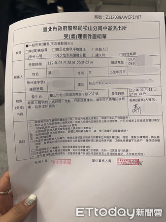 ▲走在騎樓「整座招牌塌陷掉下」　被砸傷蕭姓民眾呼籲：餐廳請重視行人安全。（圖／蕭小姐提供）