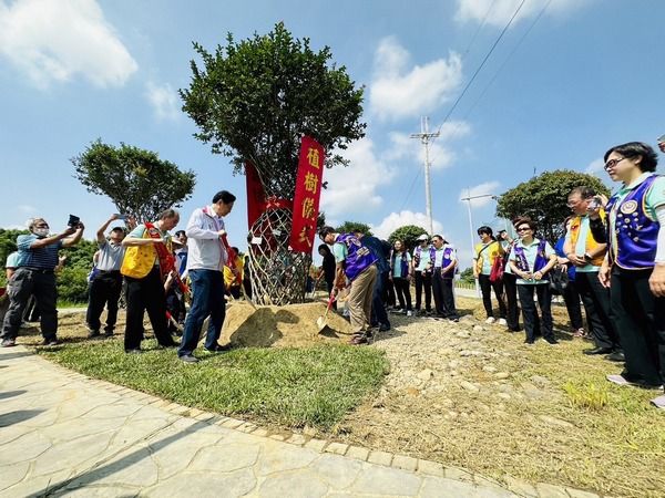 ▲國際獅子會300A1區月眉濕地認捐植樹