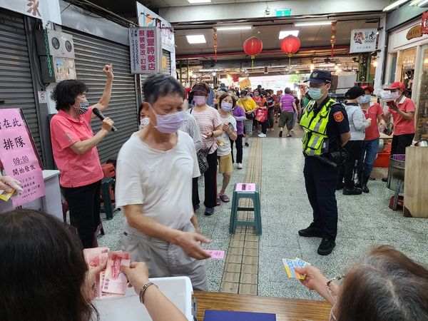 ▲▼物調券第二天兌換過程順利　中市府持續振興庶民經濟。（圖／臺中市政府經濟發展局提供）