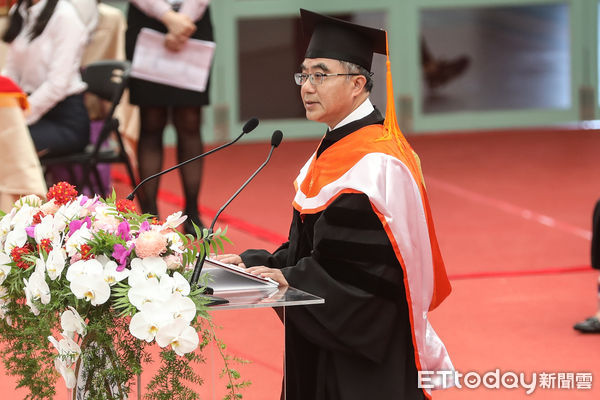 ▲台灣大學校長陳文章於畢業典禮致詞。（圖／記者林敬旻攝）