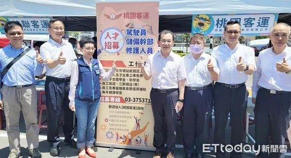 ▲因疫情趨緩公共運輸恢復載客需求，桃竹苗地區亟需大客車駕駛，交通部公路總局今天在桃園國泰駕訓班舉行擴大徵才活動。（圖／記者沈繼昌翻攝）