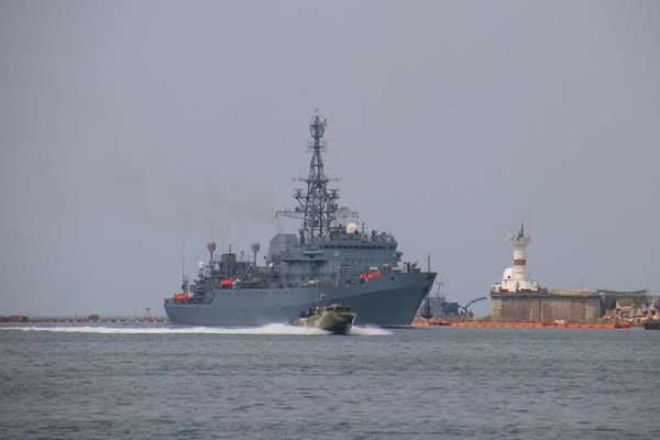 ▲▼俄國公布偵察艦伊凡赫斯號返港畫面。（圖／翻攝自推特）