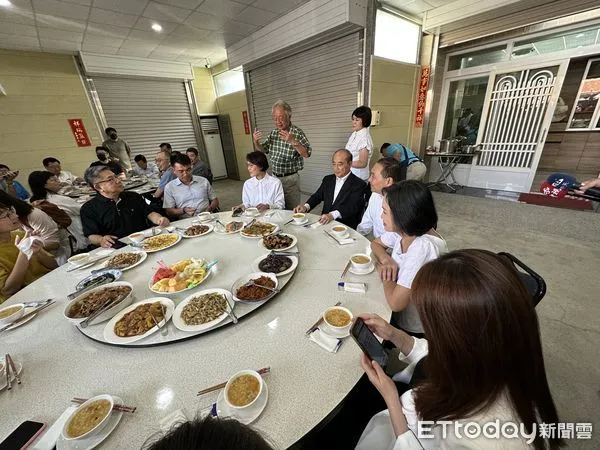 ▲▼   侯友宜赴王金平高雄路竹老家「早餐會」      。（圖／記者崔至雲攝）