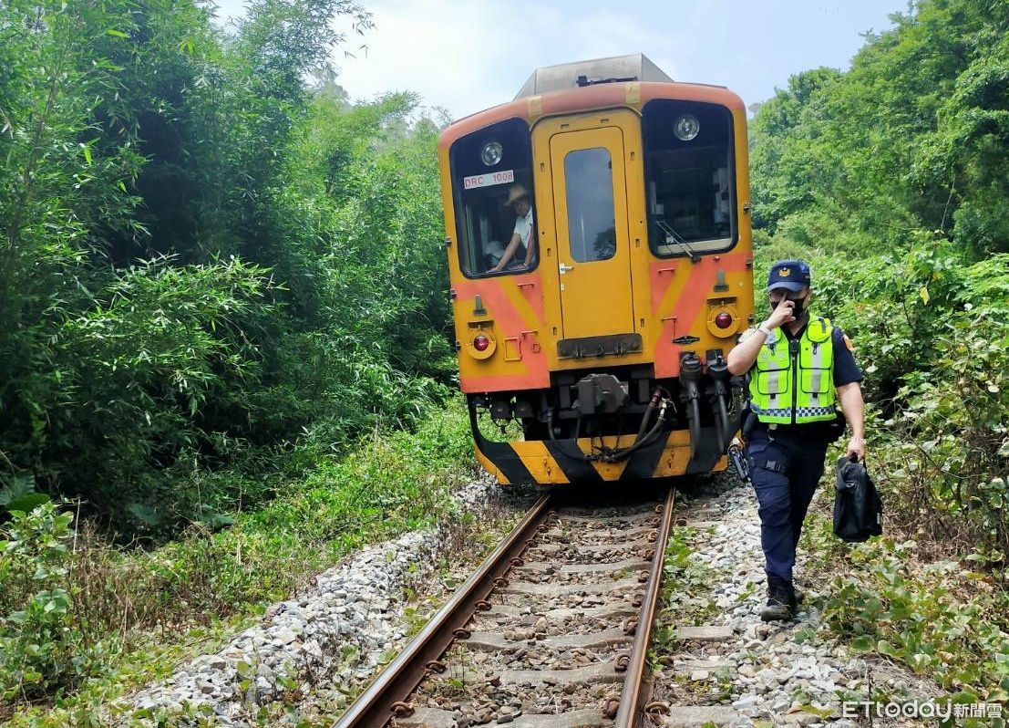 學生行動電源自燃「台鐵區間車粉塵瀰漫」 列車延誤32分