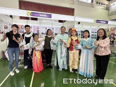 南投縣雙語教育博覽會 各校秀教學成果、外師陪小朋友讀繪本