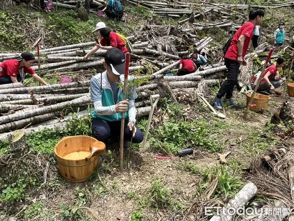 ▲南投林管處攜手友信醫療集團種下866株林木。（圖／南投林區管理處提供，下同）