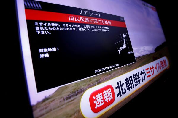 ▲▼日本沖繩縣，北韓疑似發射導彈警報狂響。（圖／路透）