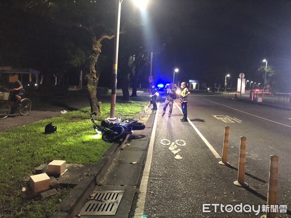 ▲東華大學大二生自撞路燈，重傷昏迷中。（圖／記者王兆麟翻攝，下同）