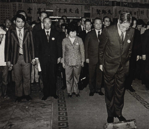 時任台北市長李登輝赴靈堂致意。（圖／報系資料照）