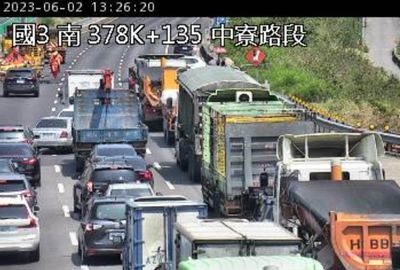 快訊／國三378k中寮隧道前「小客車撞緩撞車」　占2線道回堵3km