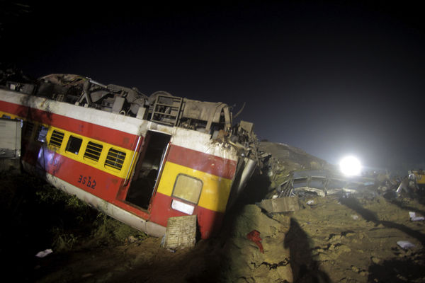 ▲▼印度東部奧里薩省（Odisha）列車相撞（圖／達志影像／美聯社）