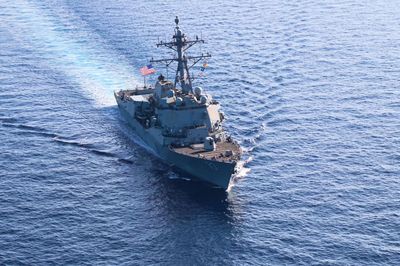 解放軍「東部戰區」回應美加軍艦通過台海：惡意破壞地區和平穩定