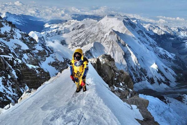 曾格爾「干城章嘉峰」紀錄遭拔，今日發文表示她再登頂一次，這次沒有走錯了。（翻攝自曾格爾臉書）