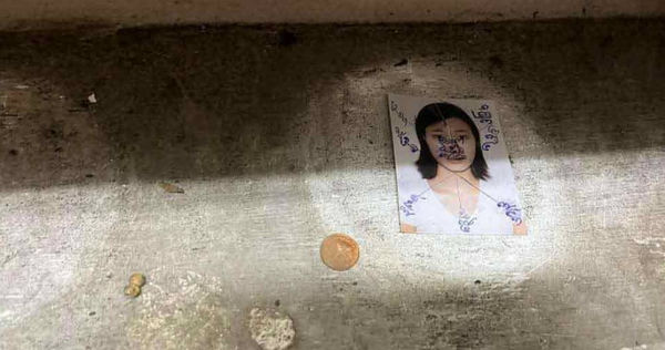 華裔女子在網路上發文表示，當她整理外公及外婆的骨灰甕，準備搬到新的地方放置時，卻發現外公骨灰甕下有一張老舊的女子照片。（圖／翻攝自中國報，下同）