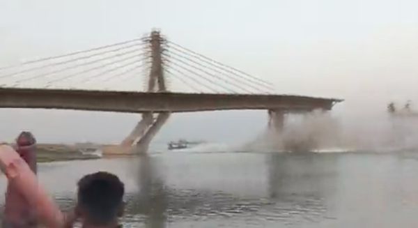 [新聞] 印度「171億大橋」崩塌斷裂！如奶粉般10