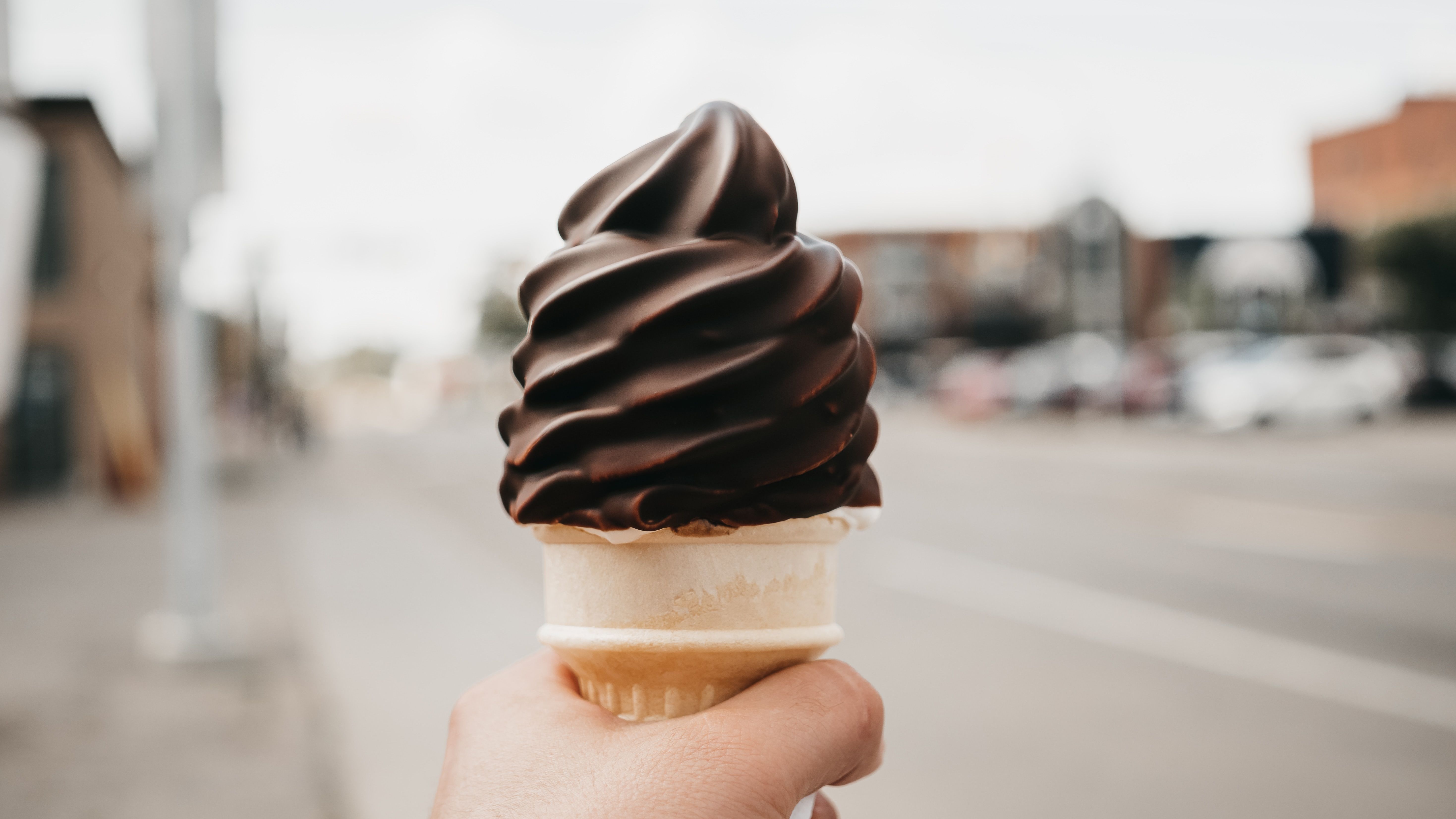 ▲▼冰淇淋,巧克力冰淇淋,點心,甜點,冰品。（圖／取自免費圖庫Unsplash）