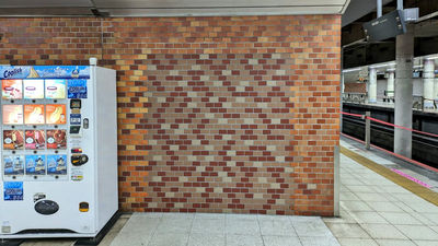 東京站發現一面牆！他看了想破壞「感覺有隱藏空間」　玩家們秒懂：有寶箱吧