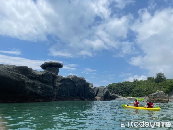 ▲▼台東浮定咖啡,混水摸魚基地,石雨傘,獨木舟,海蝕洞秘境。（圖／記者周姈姈攝）