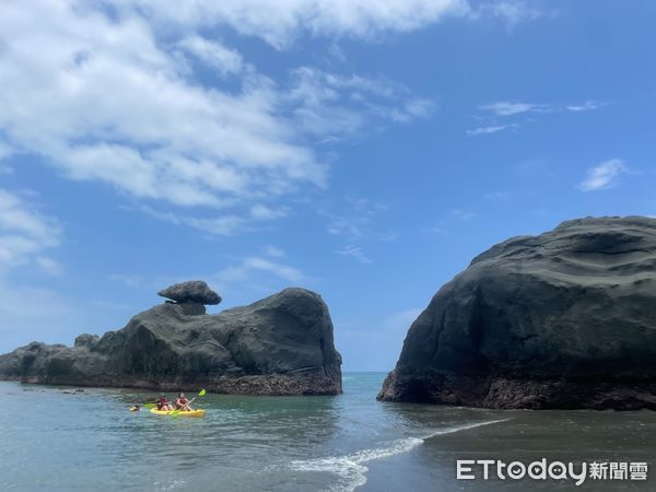 ▲▼台東浮定咖啡,混水摸魚基地,石雨傘,獨木舟,海蝕洞秘境。（圖／記者周姈姈攝）