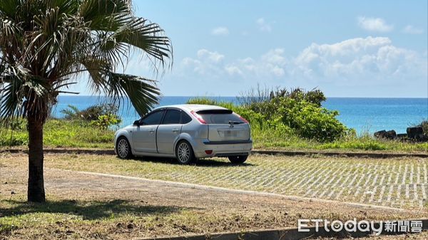 ▲台東南田公園一名男子陳屍車內，姿勢詭異。（圖／記者楊漢聲翻攝，下同）