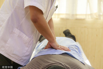 塗潤滑液侵犯人妻！變態整脊師噁回：這麼敏感　判4年8月