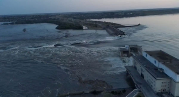 ▲▼烏克蘭赫爾松南部新卡科夫卡水壩（Nova Kakhovka dam）遭到破壞。（圖／路透）