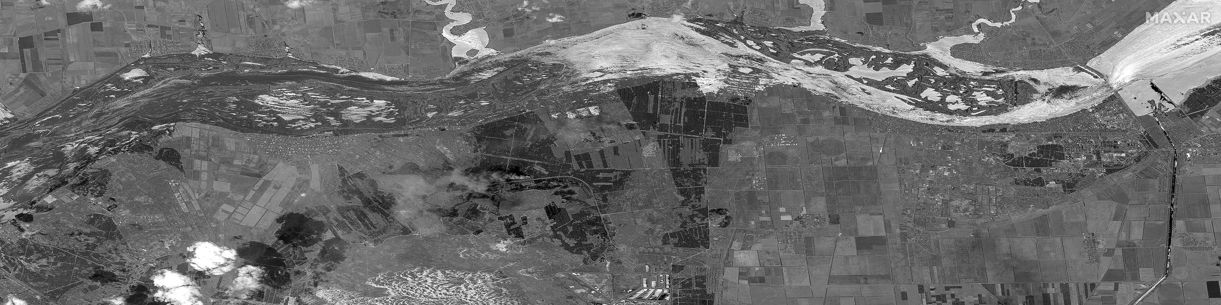 ▲▼新卡科夫卡水壩被炸毀，Maxar衛星照顯示洪水從第聶伯羅河沿岸新卡科夫卡湧向赫爾松。（圖／路透）