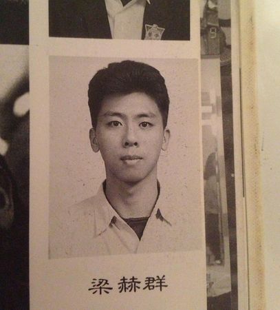 ▲梁赫群PO出18歲證件照。（圖／翻攝自臉書／梁赫群）