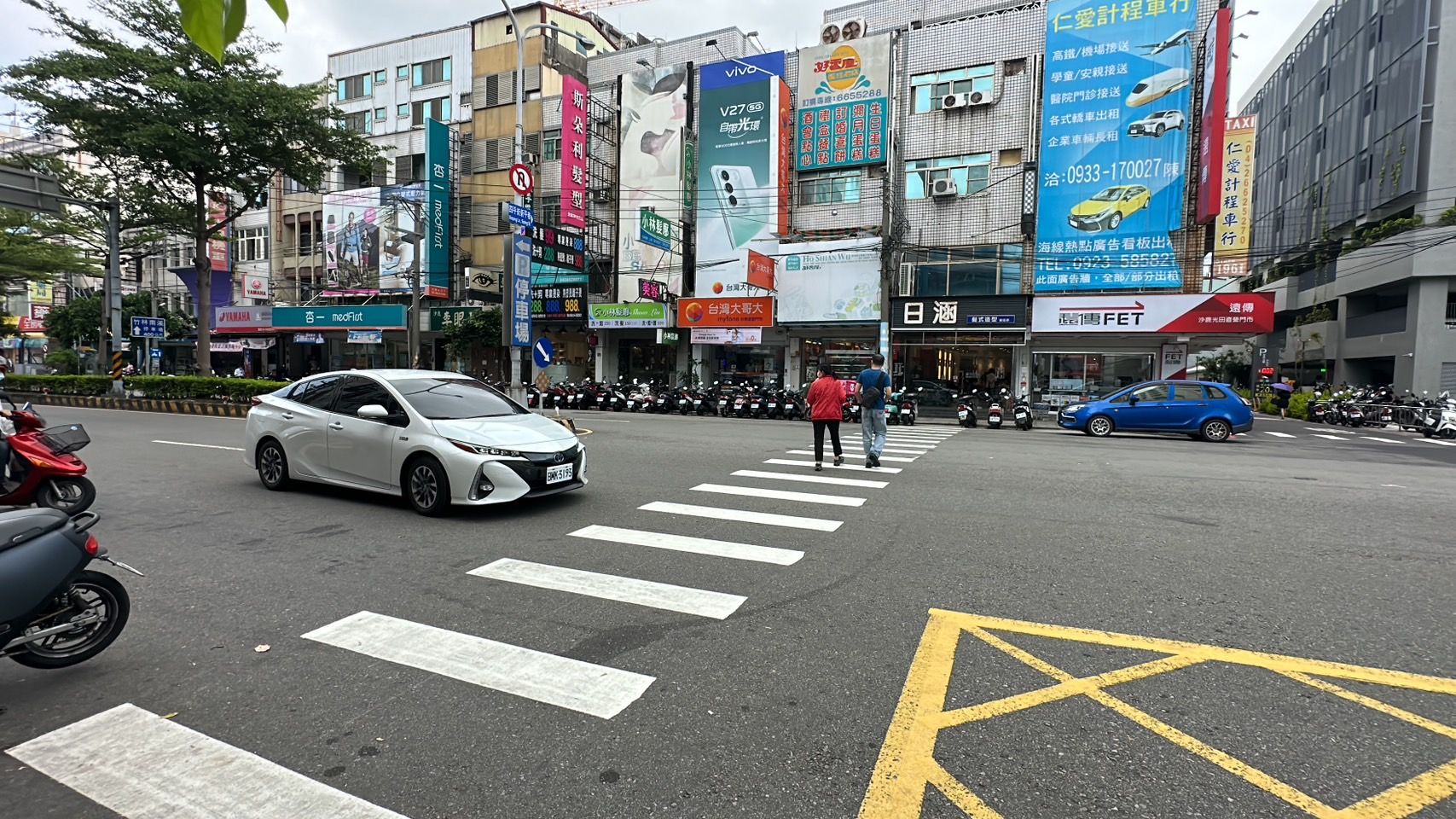 ▲▼光田醫院,斑馬線,馬路,過馬路,行人。（圖／記者許權毅攝）