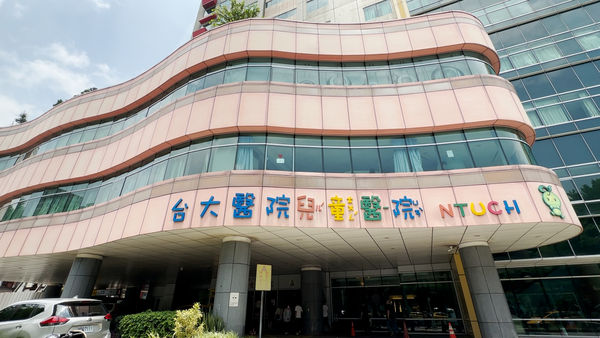 ▲業配生麗台大兒醫儀器捐贈。（圖／記者謝婷婷攝）